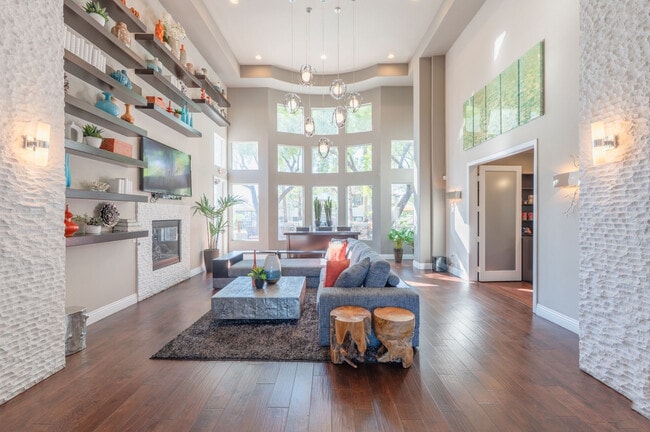 Building Photo - Viviani