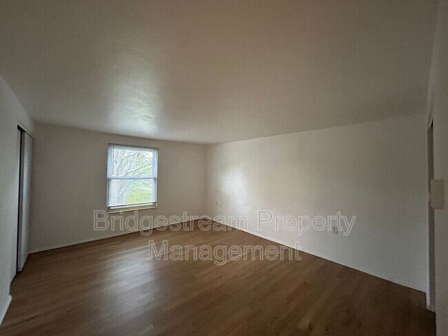 Foto del edificio - 148 Forest St