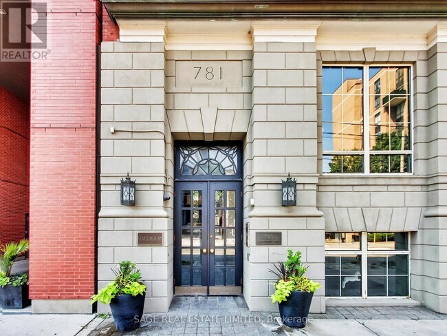 Photo du bâtiment - 781-781 King St W