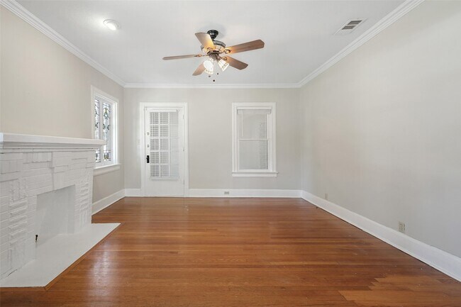 Foto del edificio - 6112 Prospect Ave