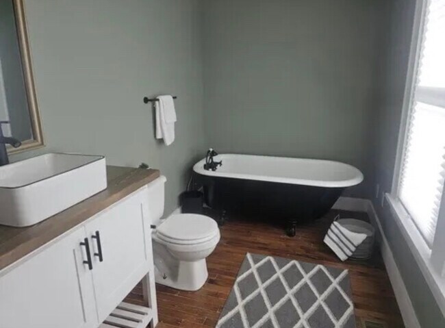 Foto del edificio - 719 S Market St