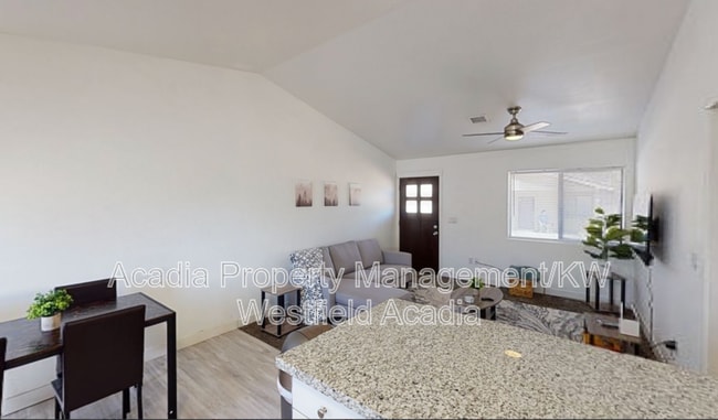 Building Photo - 571 N 10th Pl