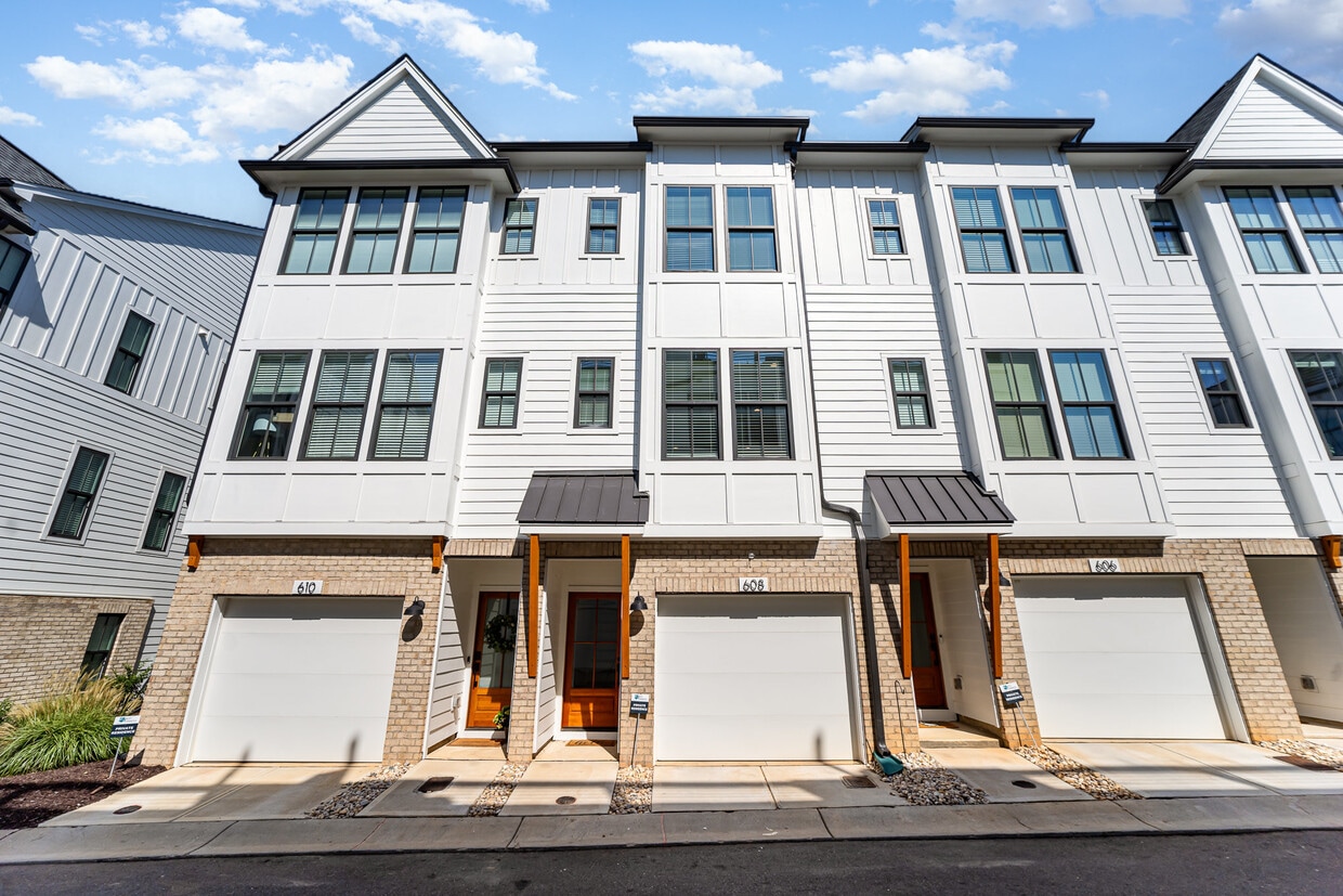 Foto principal - 608 Old Dominion Dr