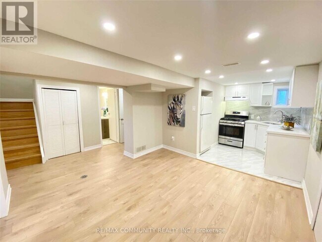 Photo du bâtiment - 90 Bellamy Rd S