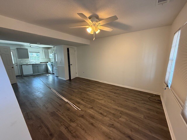 Foto del edificio - 1706 Fawn Vista Dr N