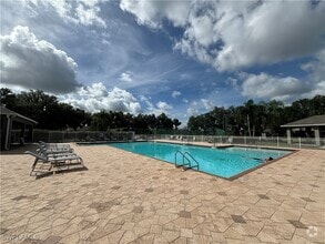 Building Photo - 9200 Middle Oak Dr