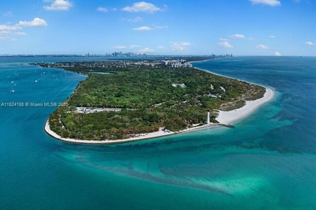 Building Photo - 1121 Crandon Blvd