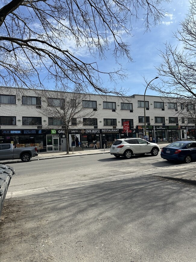 Building Photo - 5491 Av. Victoria