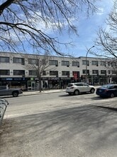 Building Photo - 5491 Av. Victoria