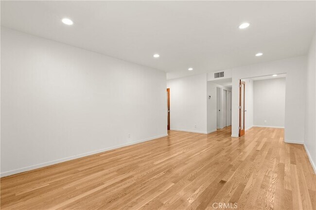 Building Photo - 4724 Park Granada