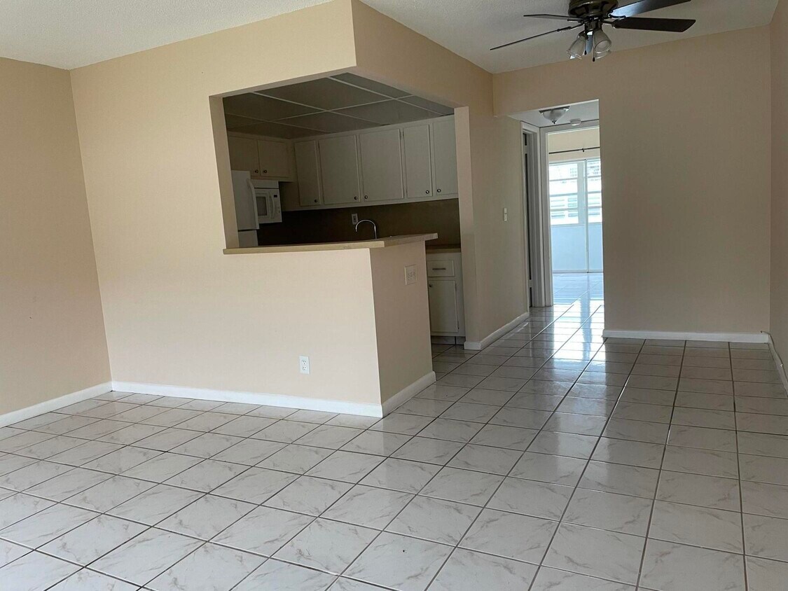 47 Kingswood E, West Palm Beach, FL 33417 Condo for Rent in West Palm Beach, FL