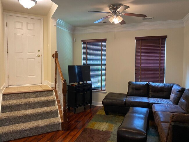 Foto del edificio - Lovely 3 Bedroom / 2.5 Bathroom Townhome i...