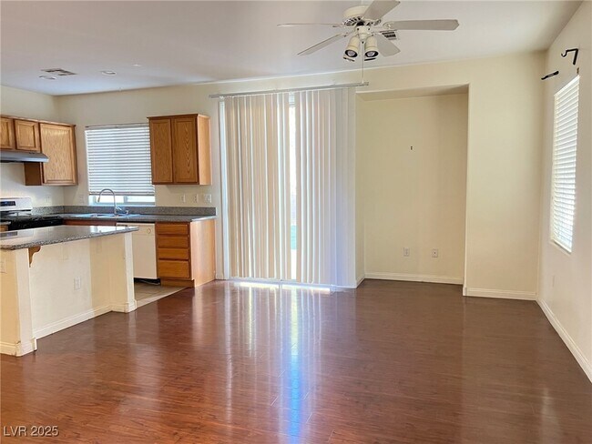 Foto del edificio - 5426 Floating Flower Ave