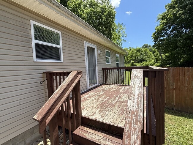 Building Photo - 217 Haycraft St