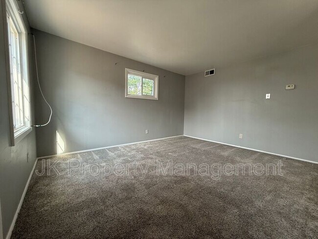 Foto del edificio - 1322 1st Ave NW