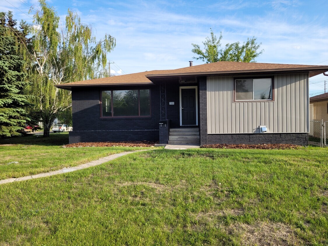 Photo principale - 7303 128 Av NW