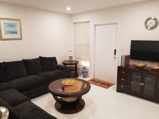 Foto del edificio - 3071 SW 27th Ave
