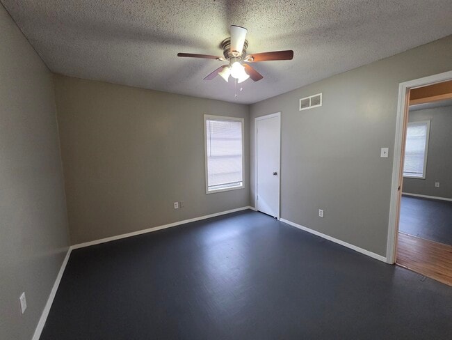 Building Photo - 4417 Don St