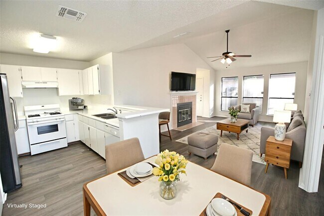 Foto del edificio - 14415 Robert I Walker Blvd