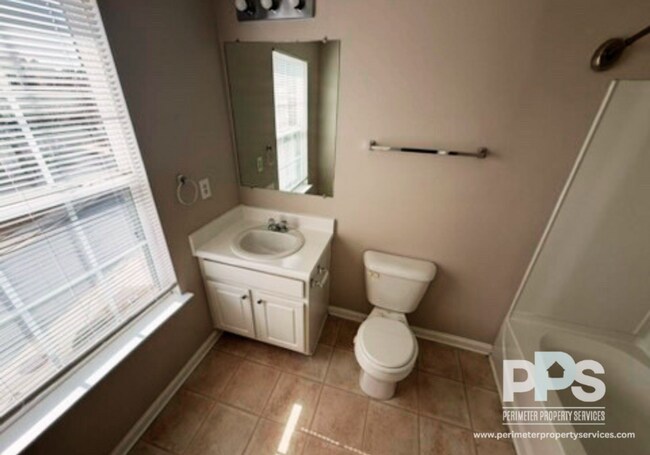 Foto del edificio - 6764 Blackstone Pl