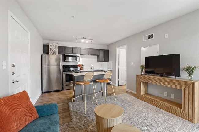 Foto del edificio - 8054 Exchange Dr