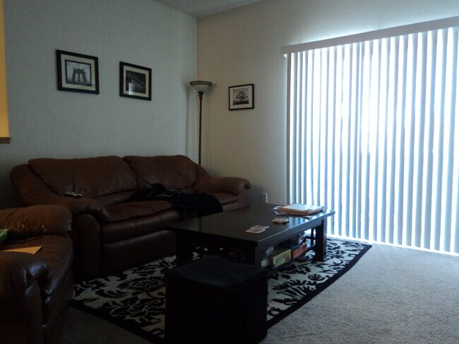 Building Photo - 3945 Landings Dr
