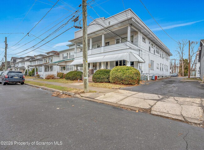 Building Photo - 396 Winola Ave