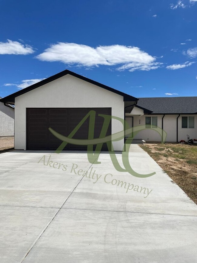 Building Photo - 968-970 S Coral Pl