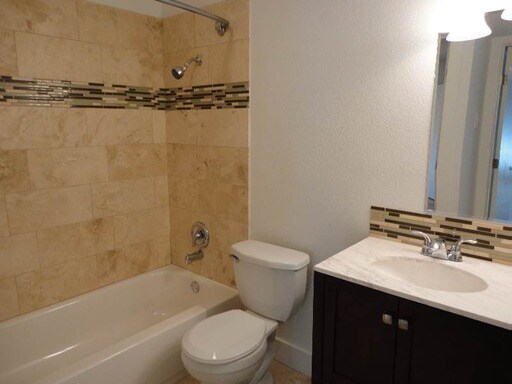 Building Photo - 1313 E 52nd St