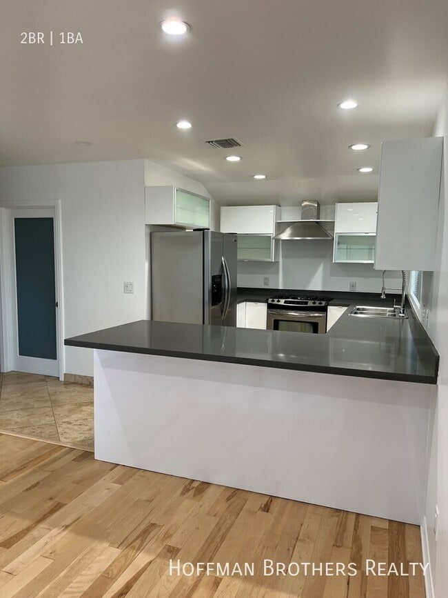 Building Photo - 1148 N Clark St