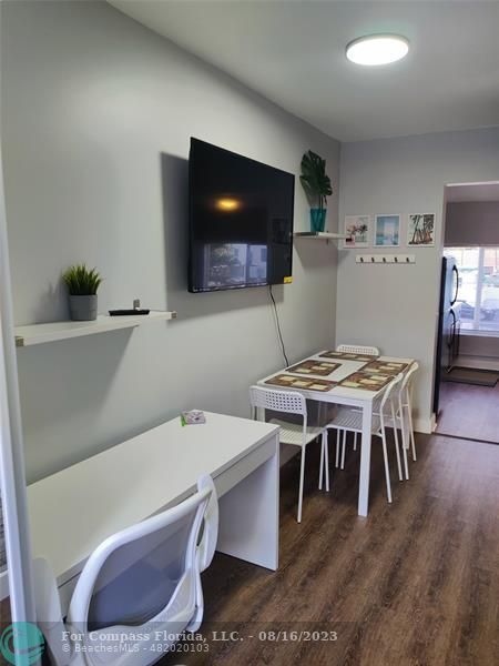 Foto del edificio - 1700 S Surf Rd