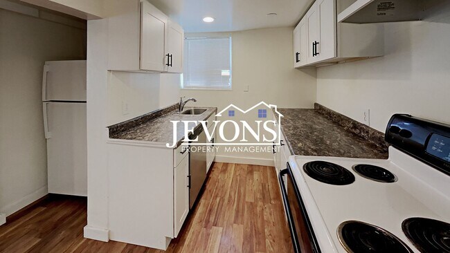 Foto del edificio - Inviting 2-bedroom 4-plex near Pritchard I...