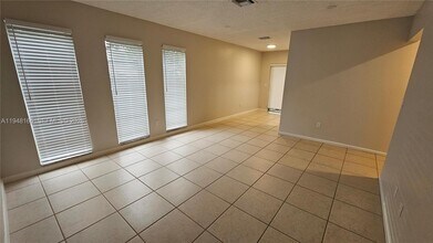 Building Photo - 2513 Hayes St