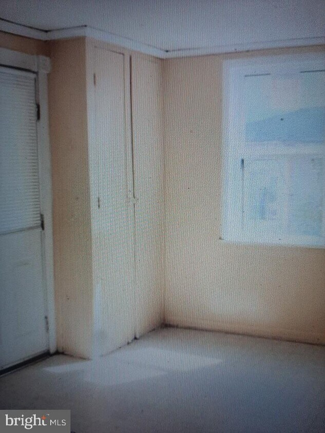 Building Photo - 10 Path St