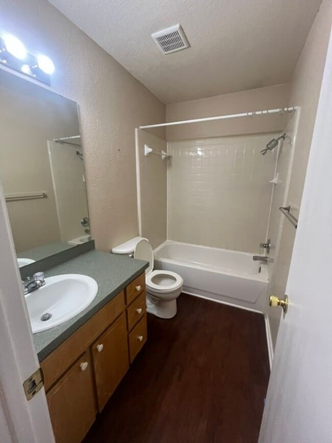 Foto del edificio - 4411 Abigail Dr
