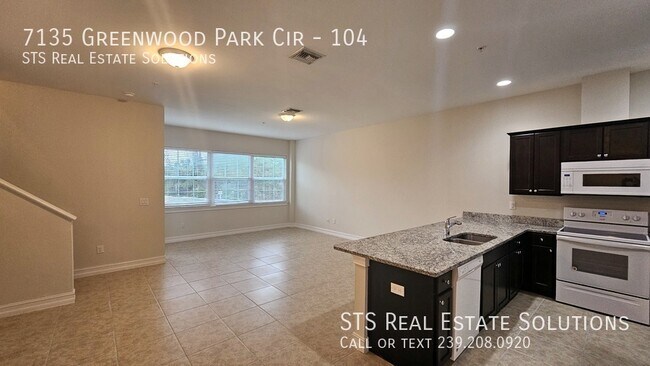 Foto del edificio - 7135 Greenwood Park Cir