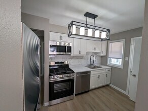 Building Photo - 9712 Griffin Dr