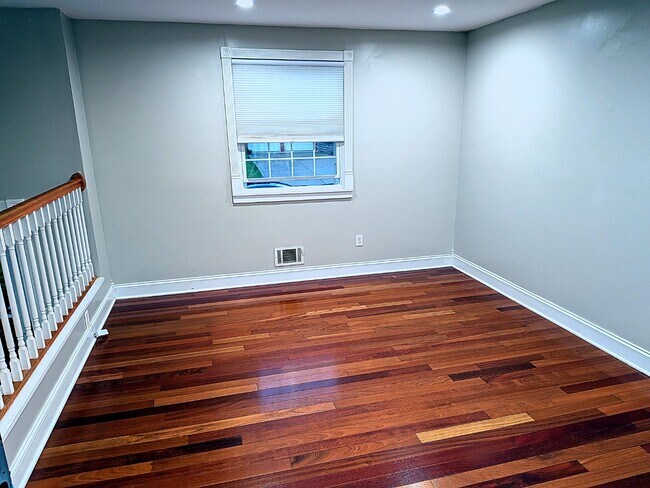 Foto del edificio - Luxury 3 Bedroom Split Level In Kennedy Township (Montour Schools)