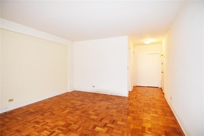 Building Photo - 404 E 66th St