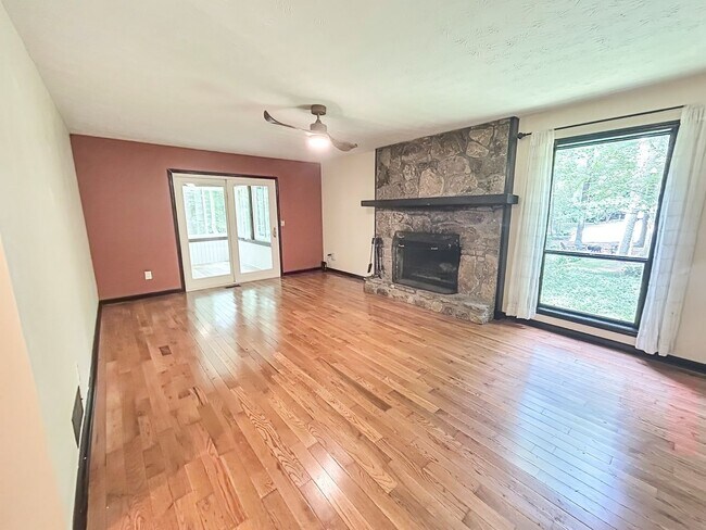 Building Photo - 3 BR Wooded Retreat in the Heart of East Cobb!