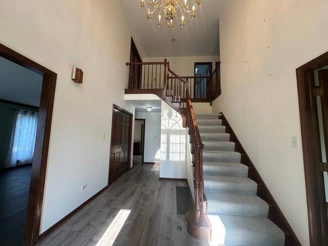 Building Photo - 1055 Knollwood Ln