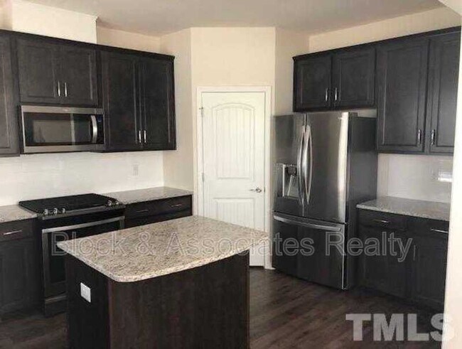 Building Photo - 853 Tunisian Dr