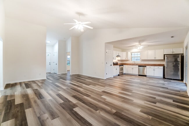 Building Photo - 124 Zachery Dr