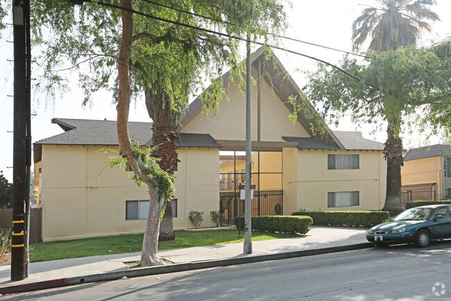 Building Photo - 7636 Owensmouth Ave