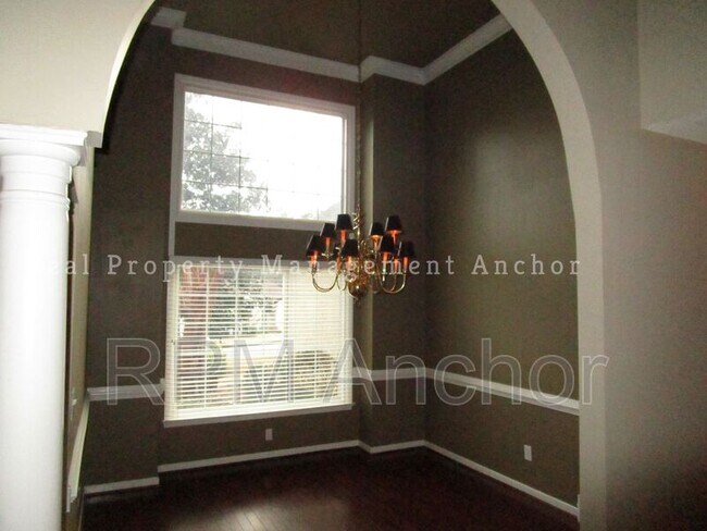 Building Photo - 616 Redbud Ln