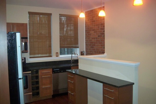 Foto del edificio - 1810 Ingleside Terrace NW