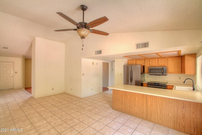 Foto del edificio - 6816 E Phelps Rd