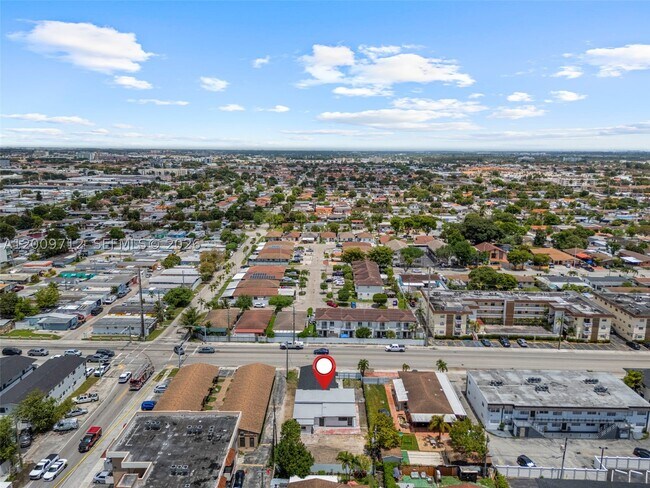 Foto del edificio - 1368 W 29th St