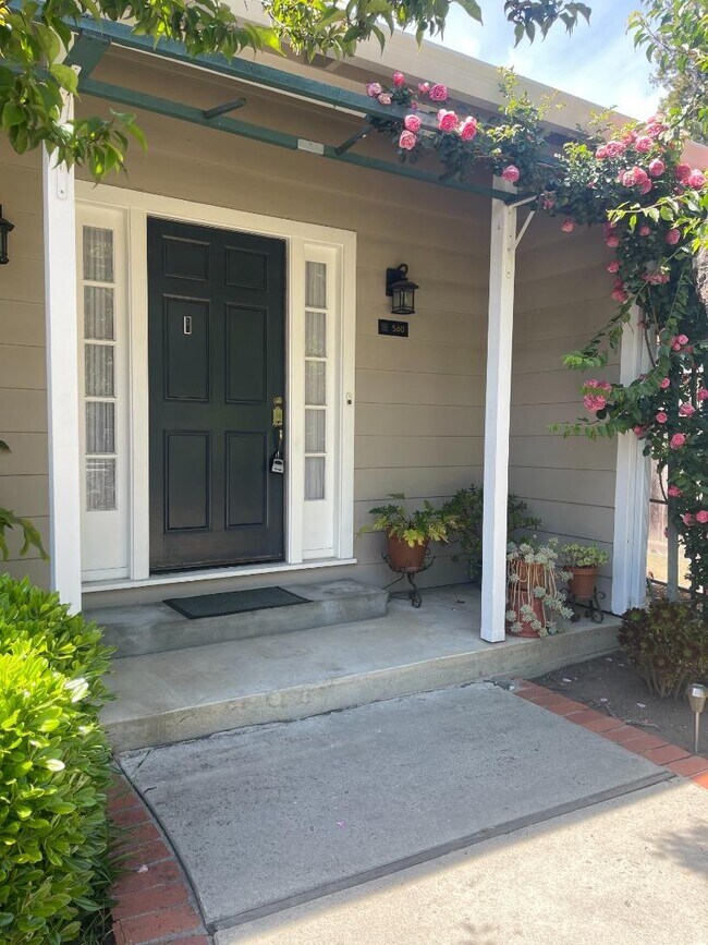 Building Photo - 560 Arastradero Rd