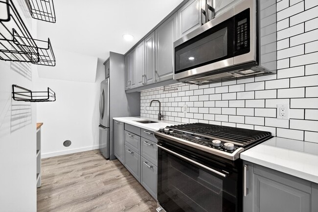 Building Photo - 342 1st St